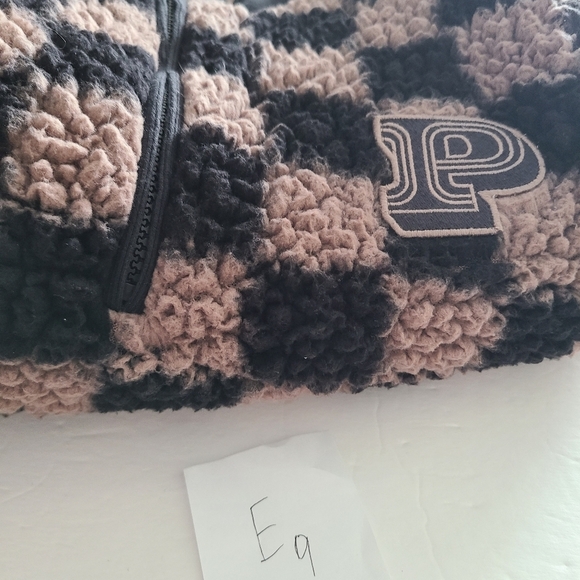 PINK Victoria's Secret Checkered Women's Sweater teddy bear fleece sz.XS - Picture 8 of 8